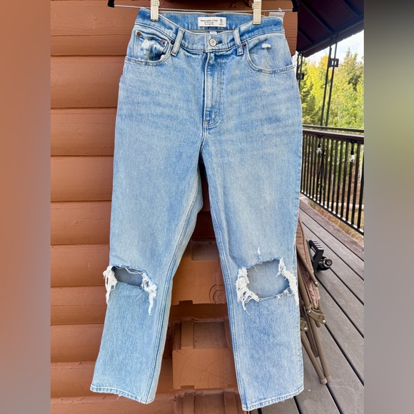 Abercrombie Curve Love 90s Ultra High Rise Straight Jeans - Picture 10 of 16